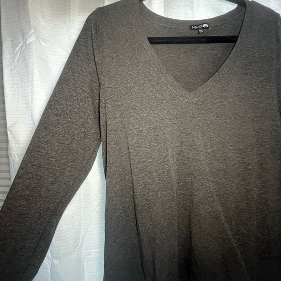 Fashion Nova Long Sleeved Tee - Picture 4 of 4